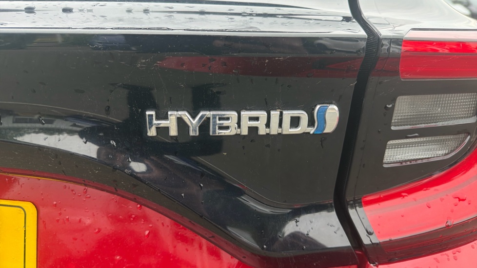 Toyota Yaris 1.5 Hybrid Design 5dr CVT Hybrid Hatchback - Image 48