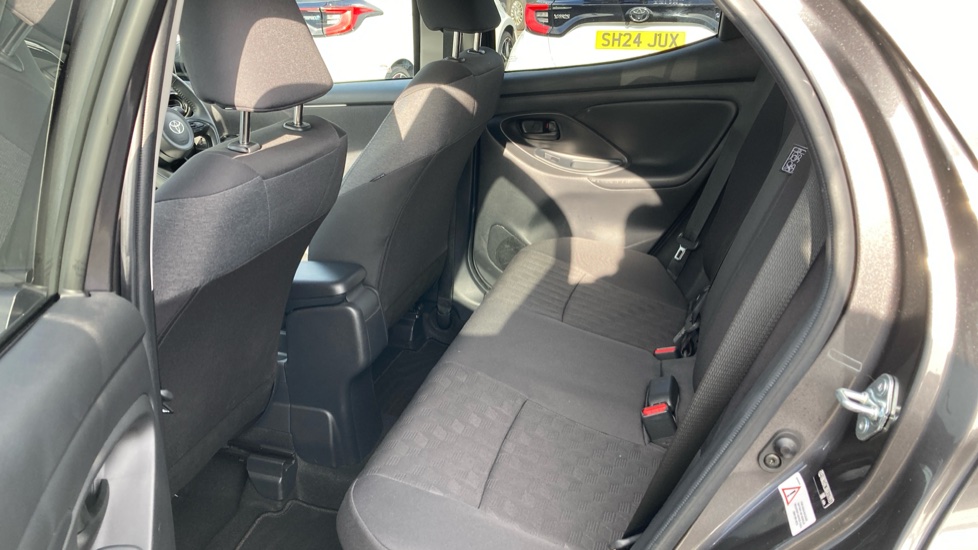 Toyota Yaris 1.5 Hybrid Design 5dr CVT Hybrid Hatchback - Image 15