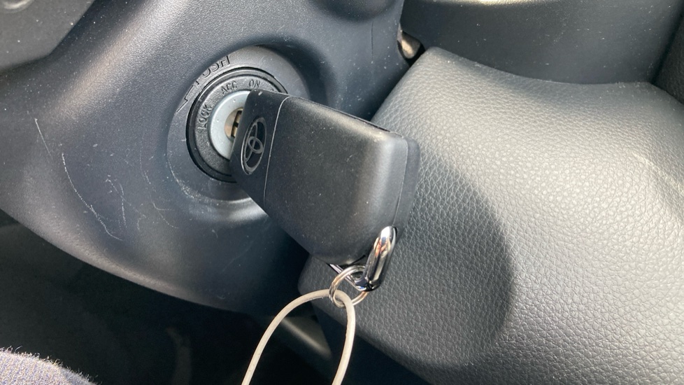 Toyota Yaris 1.5 Hybrid Design 5dr CVT Hybrid Hatchback - Image 16