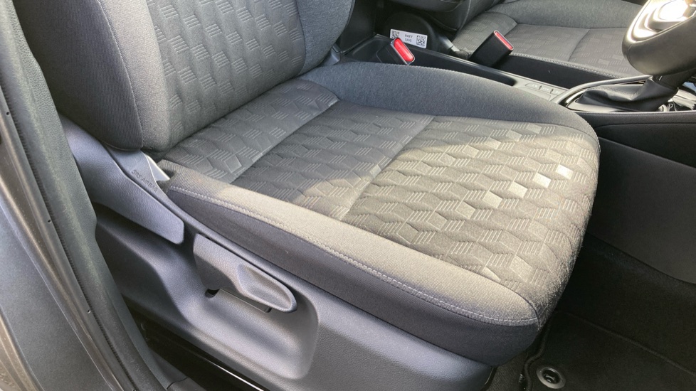 Toyota Yaris 1.5 Hybrid Design 5dr CVT Hybrid Hatchback - Image 17