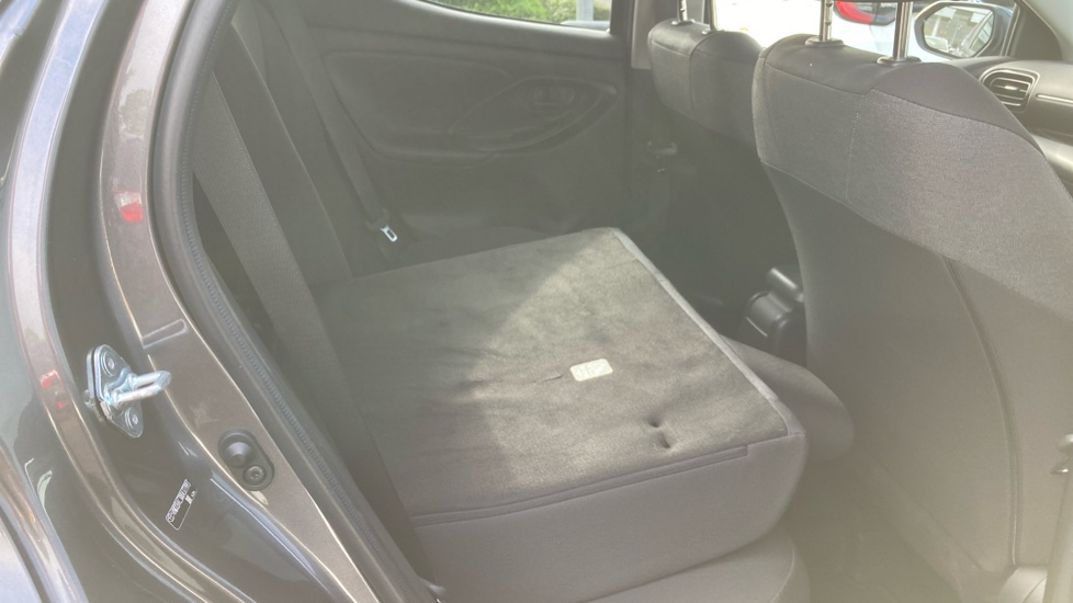 Toyota Yaris 1.5 Hybrid Design 5dr CVT Hybrid Hatchback - Image 18