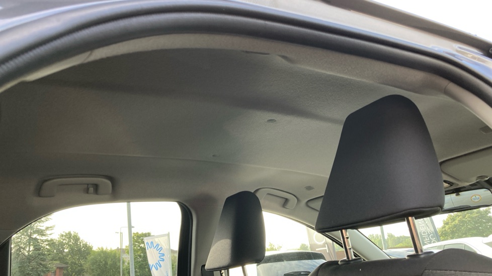 Toyota Yaris 1.5 Hybrid Design 5dr CVT Hybrid Hatchback - Image 19