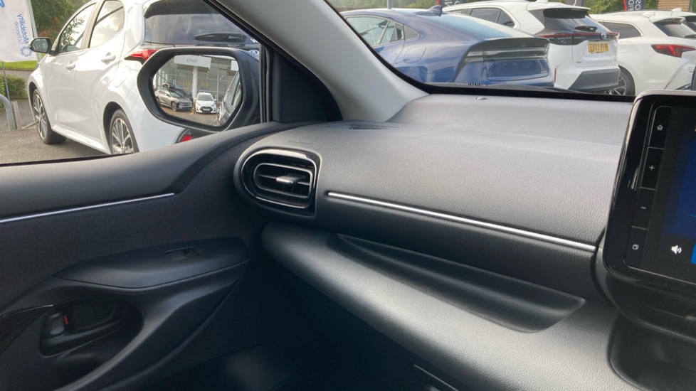 Toyota Yaris 1.5 Hybrid Design 5dr CVT Hybrid Hatchback - Image 45