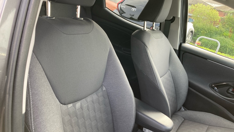 Toyota Yaris 1.5 Hybrid Design 5dr CVT Hybrid Hatchback - Image 46