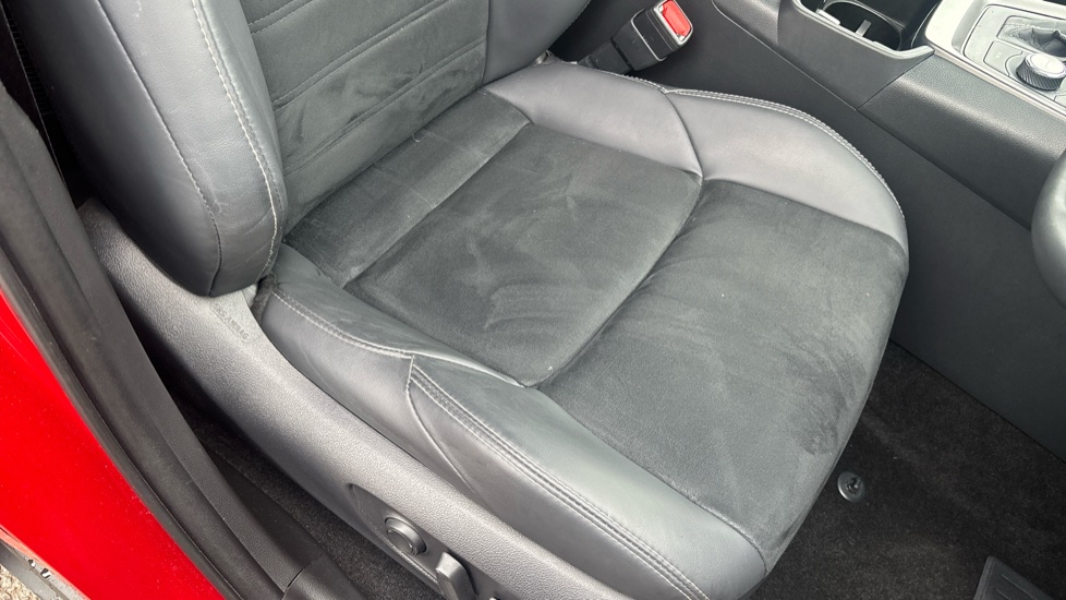 Toyota RAV4 2.5 PHEV GR Sport 5dr CVT Estate - Image 17