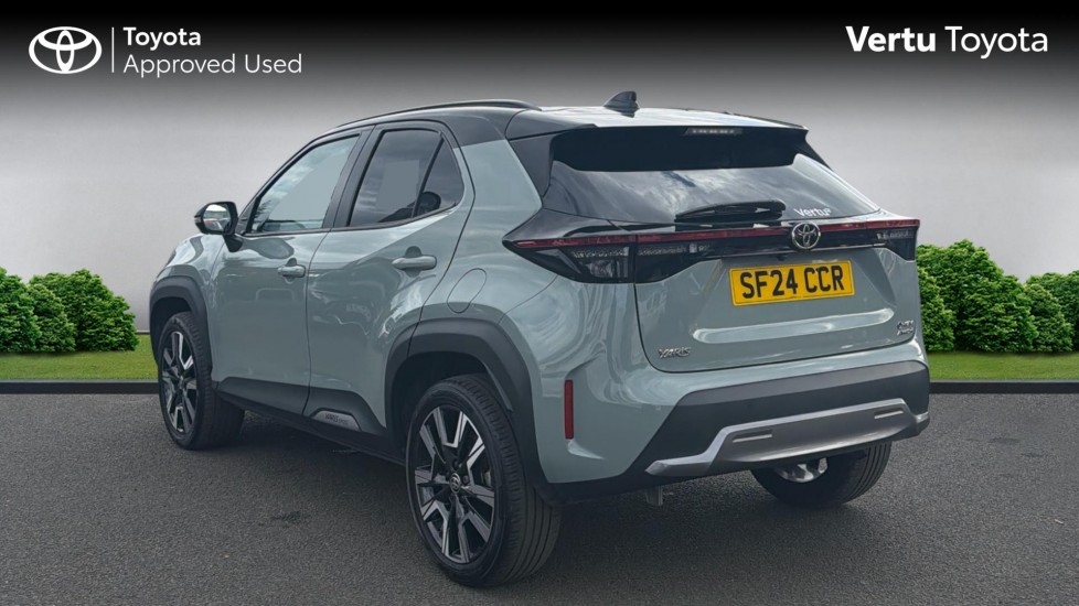 Toyota Yaris Cross 1.5 Hybrid 130 Premiere Edition AWD 5dr CVT Hybrid Estate - Image 4