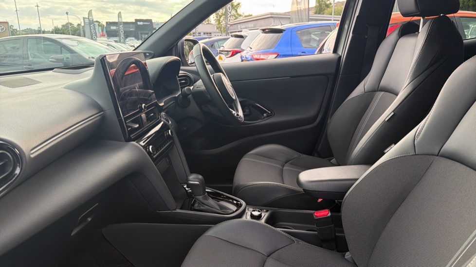 Toyota Yaris Cross 1.5 Hybrid 130 Premiere Edition AWD 5dr CVT Hybrid Estate - Image 5