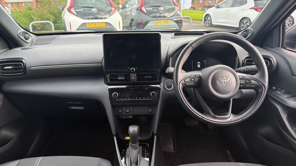 Toyota Yaris Cross 1.5 Hybrid 130 Premiere Edition AWD 5dr CVT Hybrid Estate - Image 6