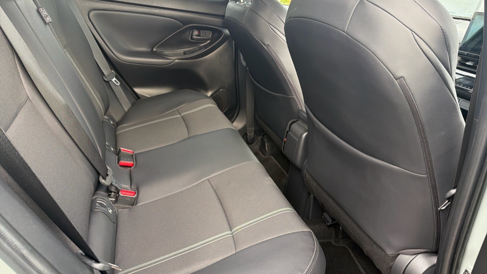 Toyota Yaris Cross 1.5 Hybrid 130 Premiere Edition AWD 5dr CVT Hybrid Estate - Image 8
