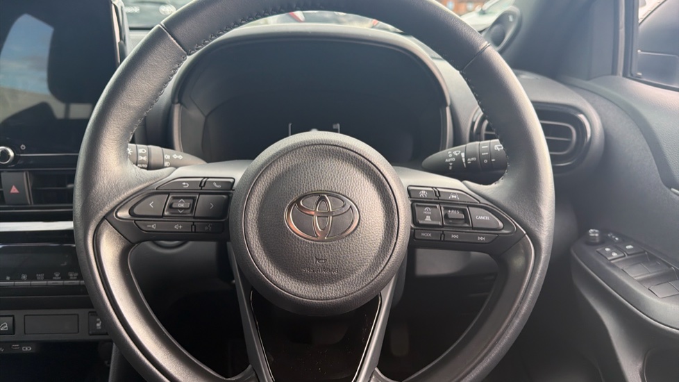 Toyota Yaris Cross 1.5 Hybrid 130 Premiere Edition AWD 5dr CVT Hybrid Estate - Image 10