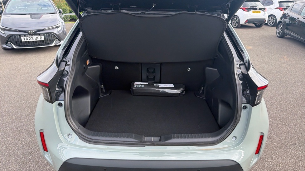 Toyota Yaris Cross 1.5 Hybrid 130 Premiere Edition AWD 5dr CVT Hybrid Estate - Image 13