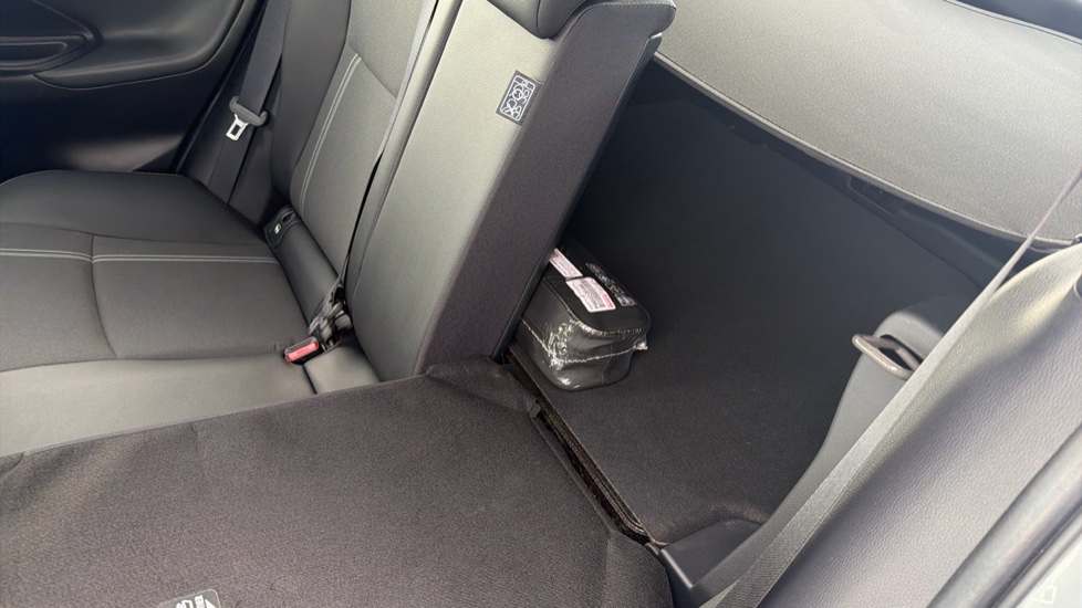 Toyota Yaris Cross 1.5 Hybrid 130 Premiere Edition AWD 5dr CVT Hybrid Estate - Image 18