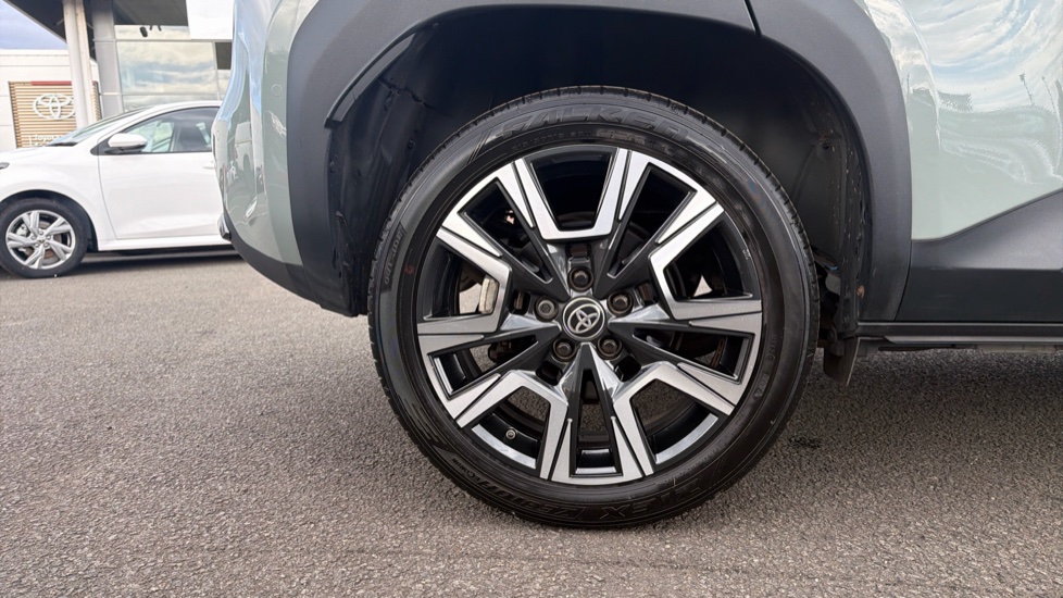 Toyota Yaris Cross 1.5 Hybrid 130 Premiere Edition AWD 5dr CVT Hybrid Estate - Image 25