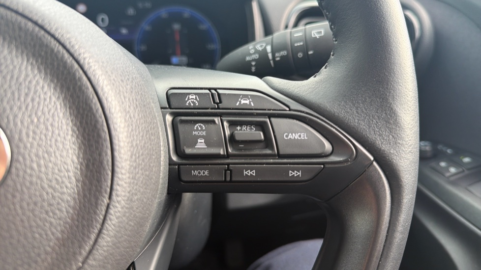 Toyota Yaris Cross 1.5 Hybrid 130 Premiere Edition AWD 5dr CVT Hybrid Estate - Image 30