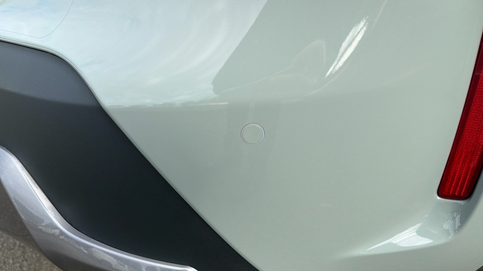 Toyota Yaris Cross 1.5 Hybrid 130 Premiere Edition AWD 5dr CVT Hybrid Estate - Image 32