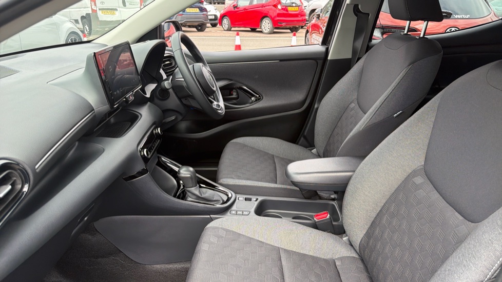 Toyota Yaris 1.5 Hybrid Design 5dr CVT Hybrid Hatchback - Image 5