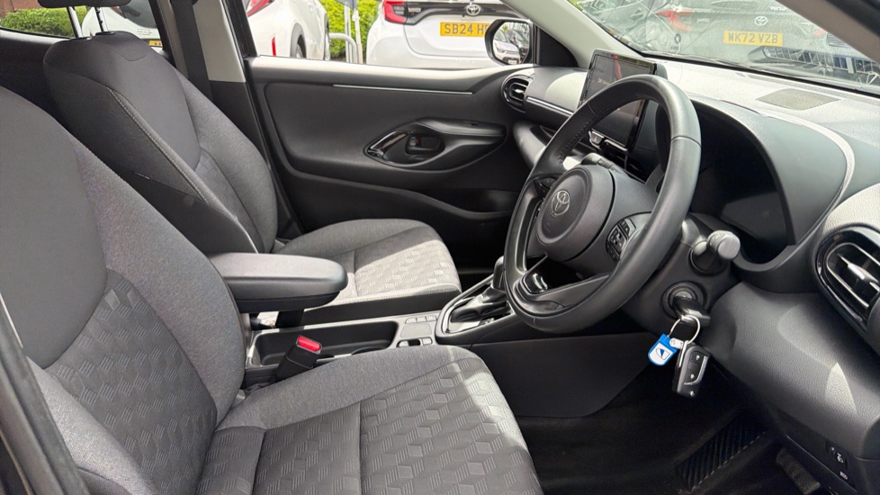 Toyota Yaris 1.5 Hybrid Design 5dr CVT Hybrid Hatchback - Image 12