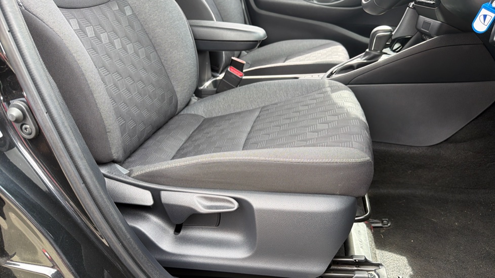 Toyota Yaris 1.5 Hybrid Design 5dr CVT Hybrid Hatchback - Image 17