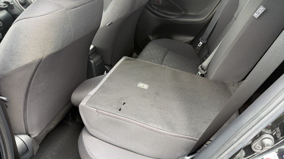 Toyota Yaris 1.5 Hybrid Design 5dr CVT Hybrid Hatchback - Image 18