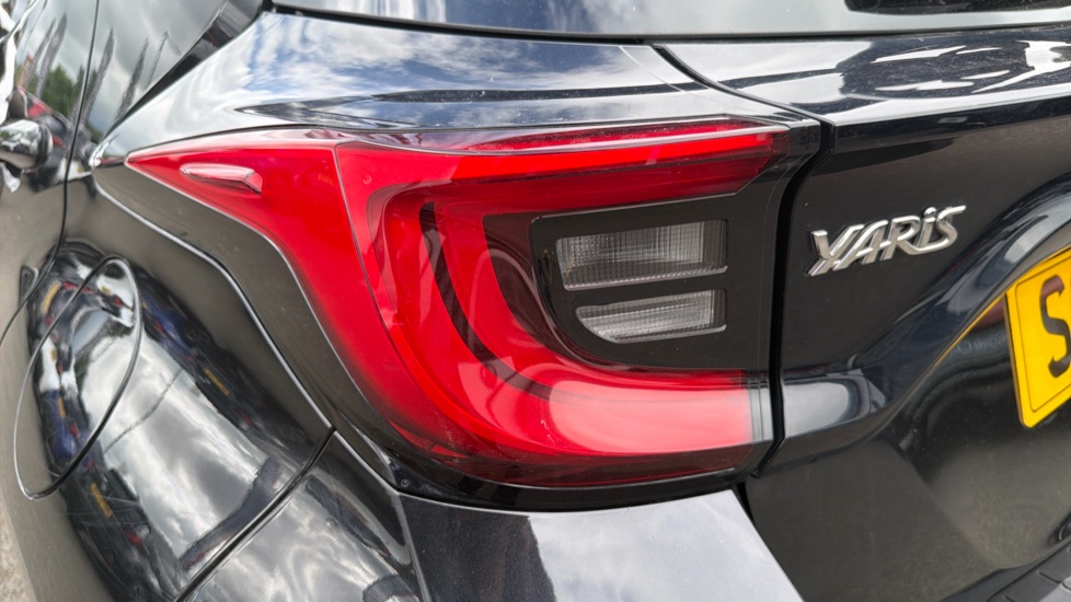 Toyota Yaris 1.5 Hybrid Design 5dr CVT Hybrid Hatchback - Image 21