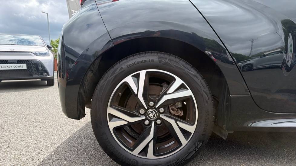 Toyota Yaris 1.5 Hybrid Design 5dr CVT Hybrid Hatchback - Image 25