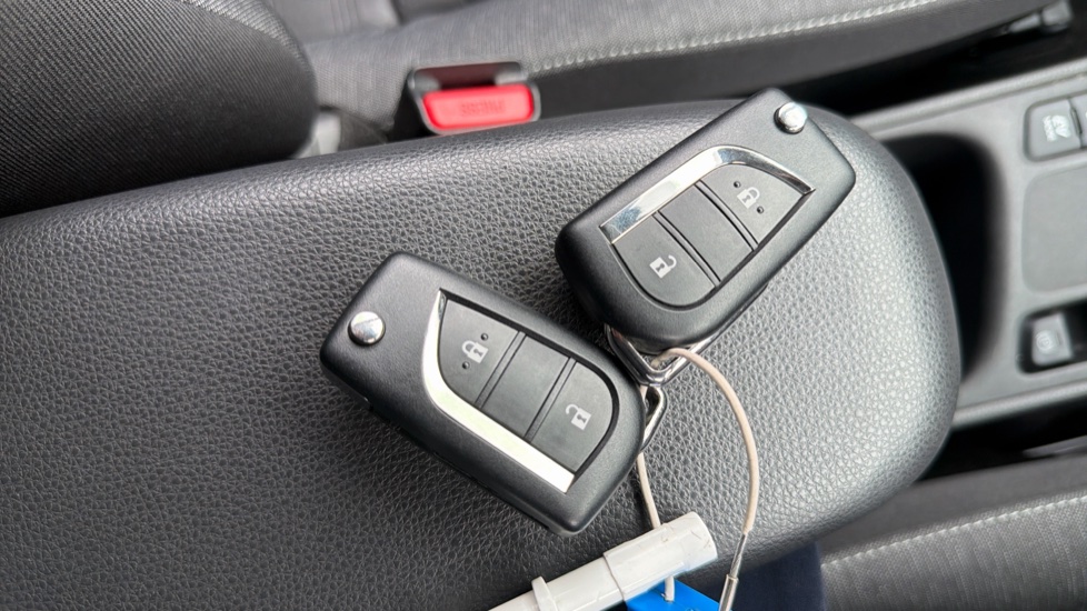 Toyota Yaris 1.5 Hybrid Design 5dr CVT Hybrid Hatchback - Image 28