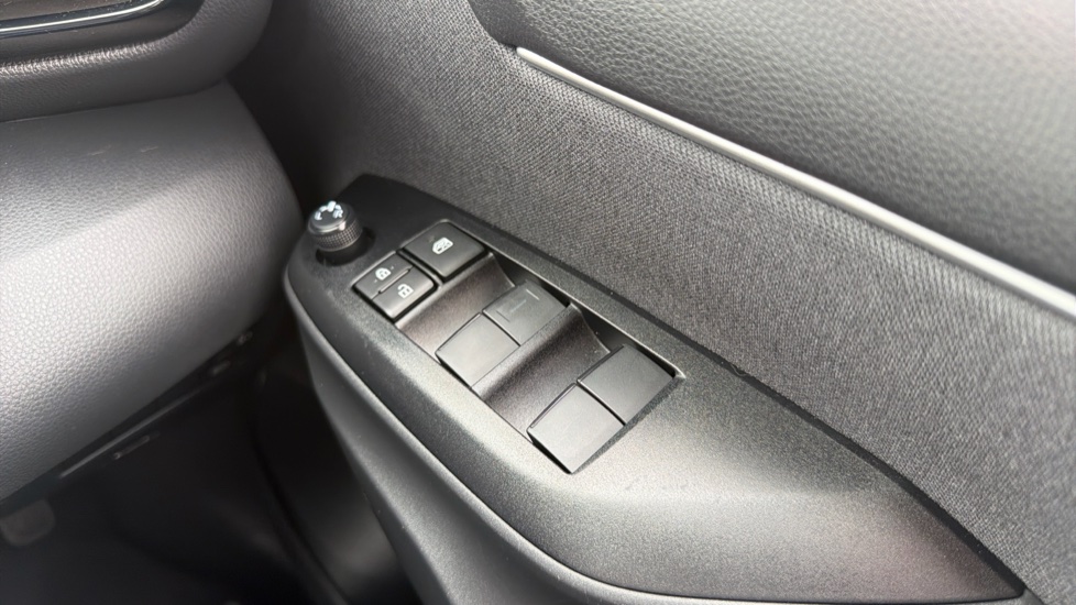 Toyota Yaris 1.5 Hybrid Design 5dr CVT Hybrid Hatchback - Image 31