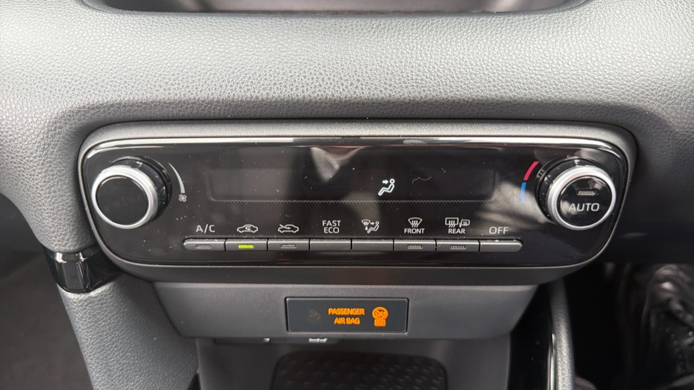 Toyota Yaris 1.5 Hybrid Design 5dr CVT Hybrid Hatchback - Image 35
