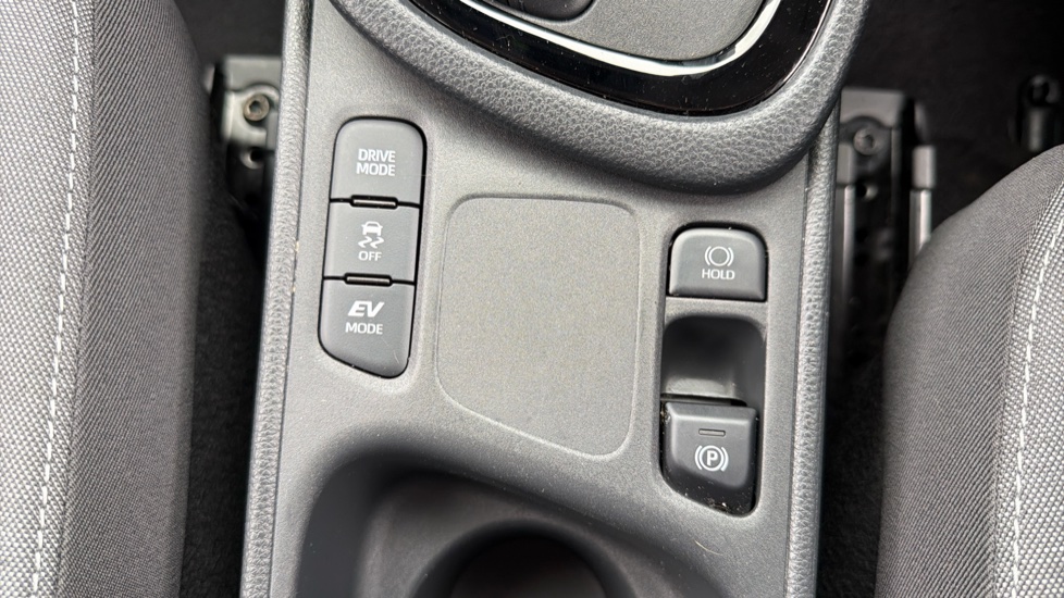 Toyota Yaris 1.5 Hybrid Design 5dr CVT Hybrid Hatchback - Image 48