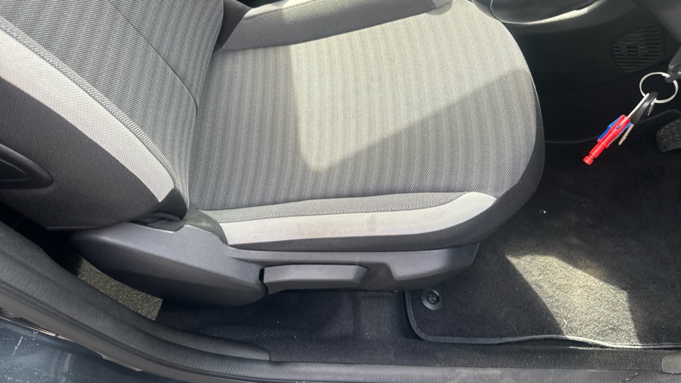 Toyota Aygo 1.0 VVT-i X-Plore 5dr Petrol Hatchback - Image 17