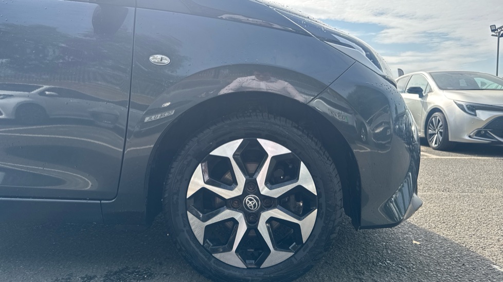 Toyota Aygo 1.0 VVT-i X-Plore 5dr Petrol Hatchback - Image 25
