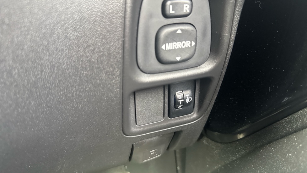 Toyota Aygo 1.0 VVT-i X-Plore 5dr Petrol Hatchback - Image 30