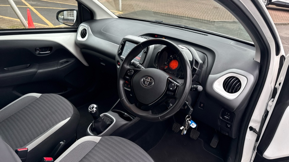 Toyota Aygo 1.0 VVT-i X-Trend 5dr Petrol Hatchback - Image 12
