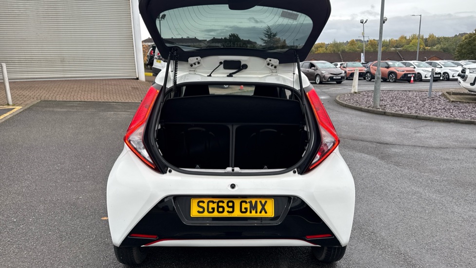 Toyota Aygo 1.0 VVT-i X-Trend 5dr Petrol Hatchback - Image 13