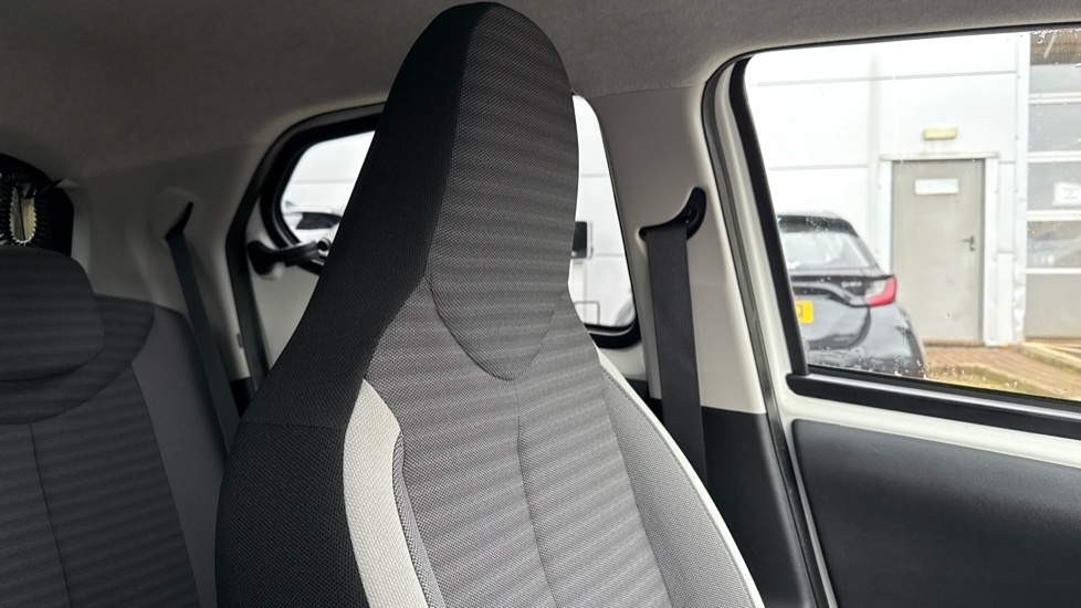 Toyota Aygo 1.0 VVT-i X-Trend 5dr Petrol Hatchback - Image 39