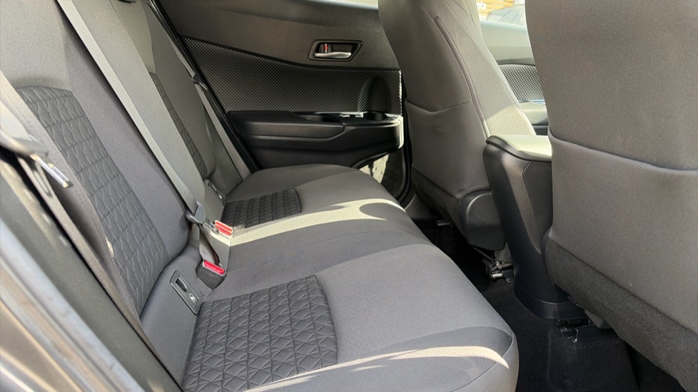 Toyota C-HR 1.8 Hybrid Design 5dr CVT Hybrid Hatchback - Image 8