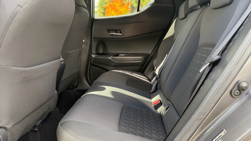 Toyota C-HR 1.8 Hybrid Design 5dr CVT Hybrid Hatchback - Image 15
