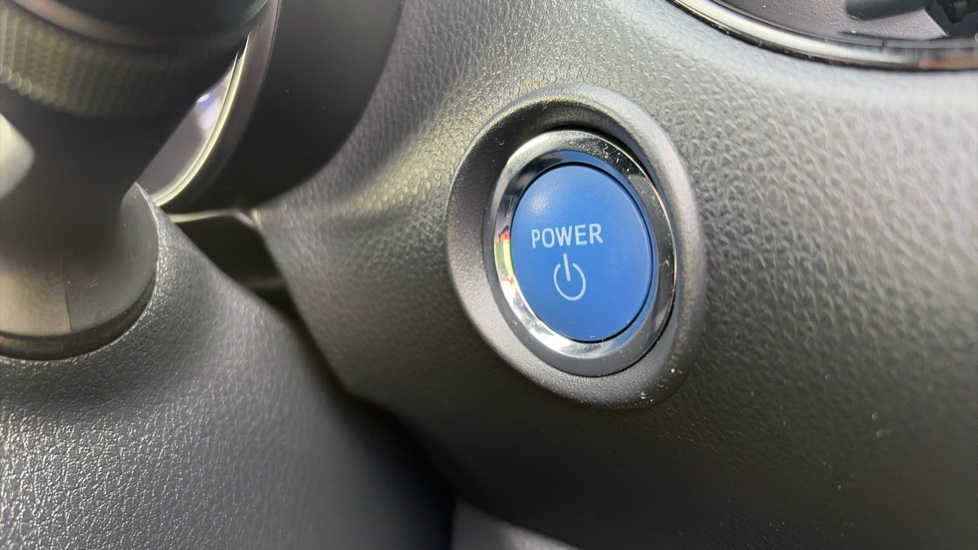 Toyota C-HR 1.8 Hybrid Design 5dr CVT Hybrid Hatchback - Image 16