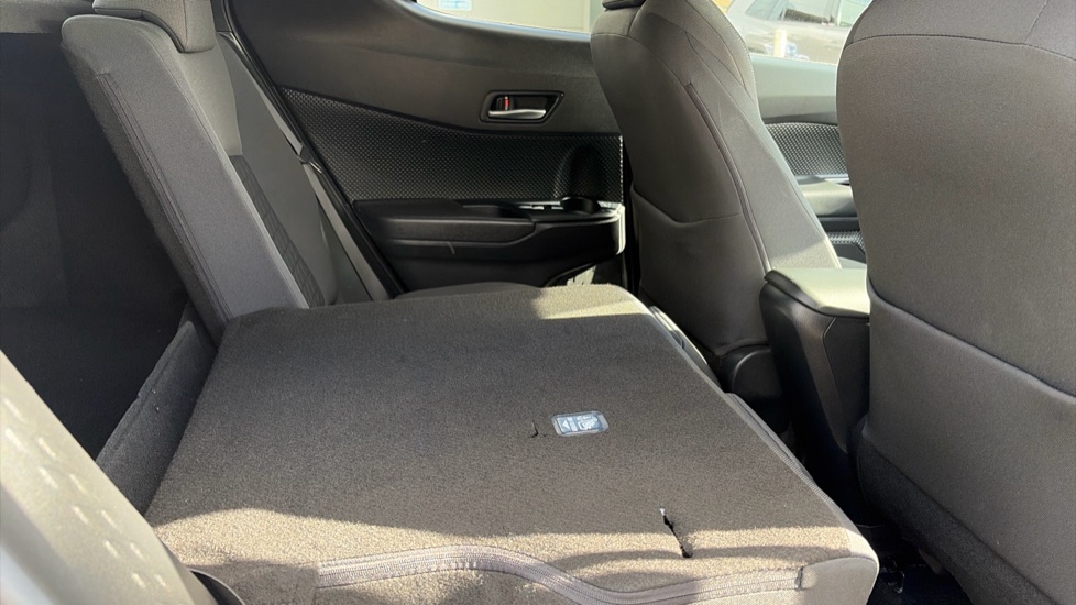 Toyota C-HR 1.8 Hybrid Design 5dr CVT Hybrid Hatchback - Image 18