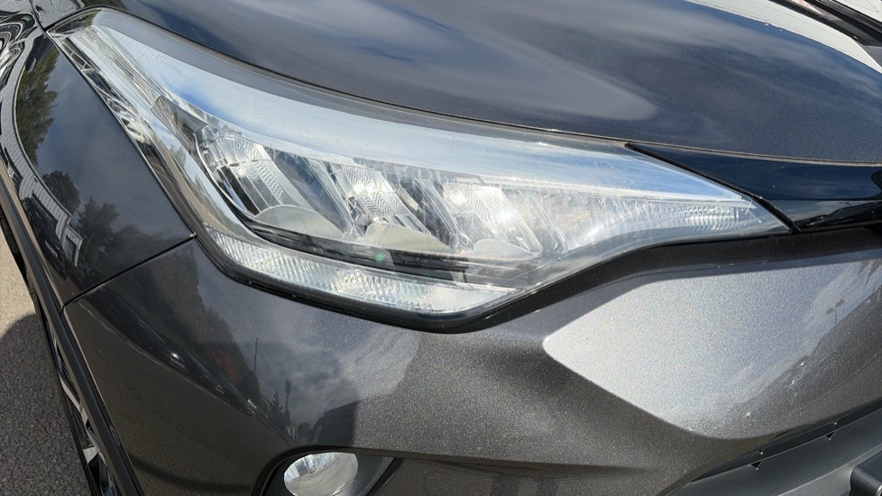 Toyota C-HR 1.8 Hybrid Design 5dr CVT Hybrid Hatchback - Image 20