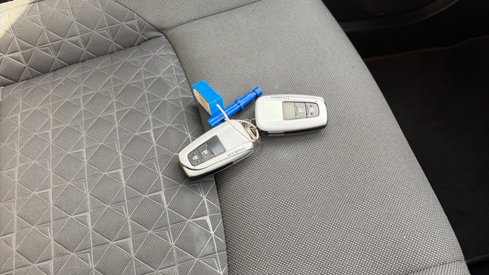Toyota C-HR 1.8 Hybrid Design 5dr CVT Hybrid Hatchback - Image 28