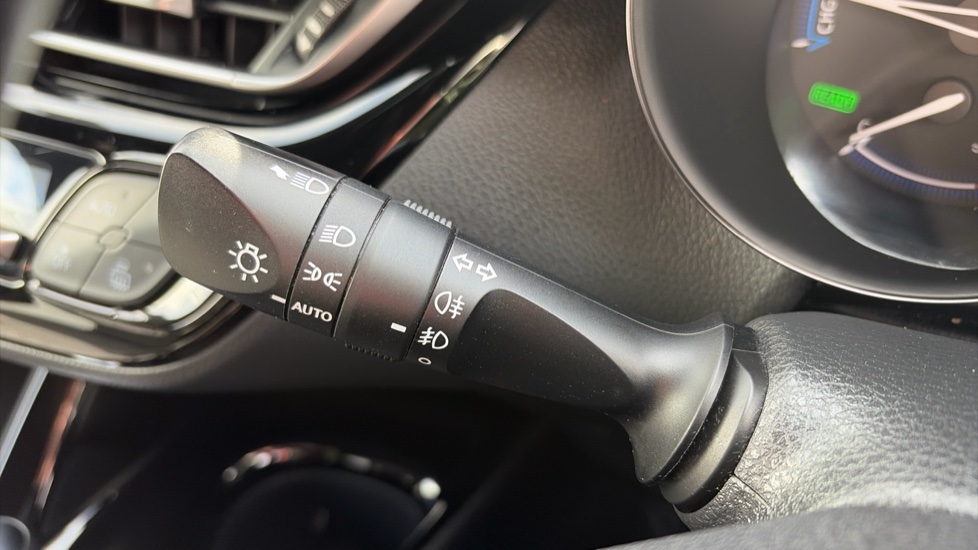 Toyota C-HR 1.8 Hybrid Design 5dr CVT Hybrid Hatchback - Image 33