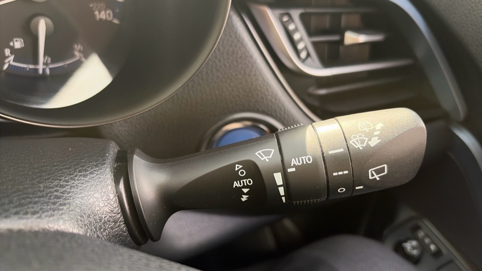 Toyota C-HR 1.8 Hybrid Design 5dr CVT Hybrid Hatchback - Image 34