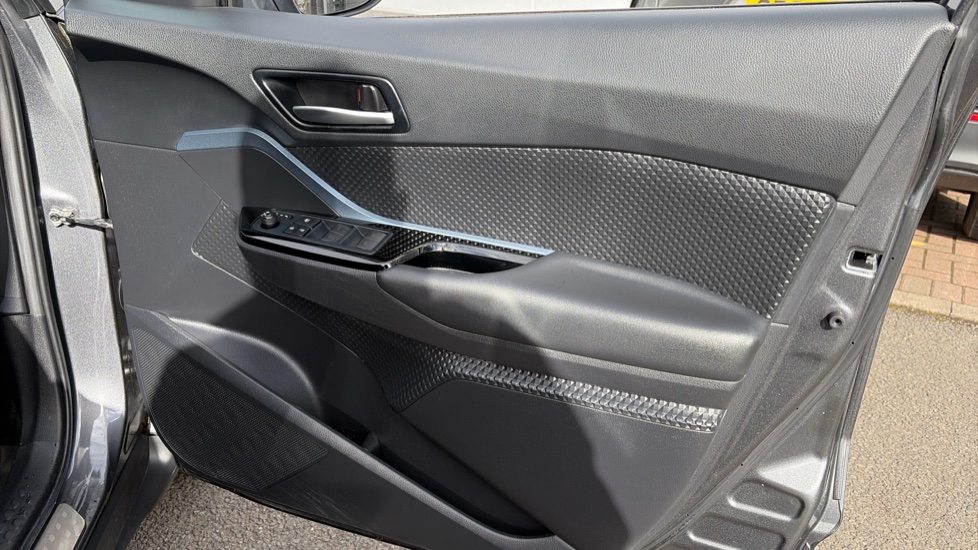 Toyota C-HR 1.8 Hybrid Design 5dr CVT Hybrid Hatchback - Image 44