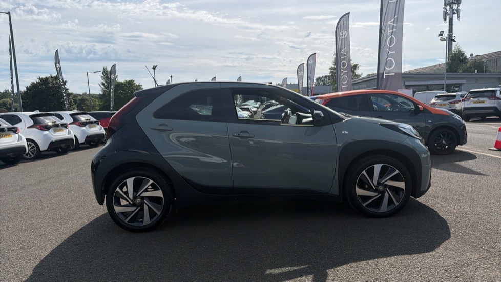 Toyota Aygo X 1.0 VVT-i Exclusive 5dr Petrol Hatchback - Image 23