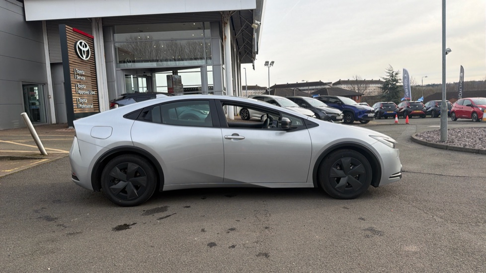 Toyota Prius 2.0 PHEV Design 5dr CVT Hatchback - Image 16