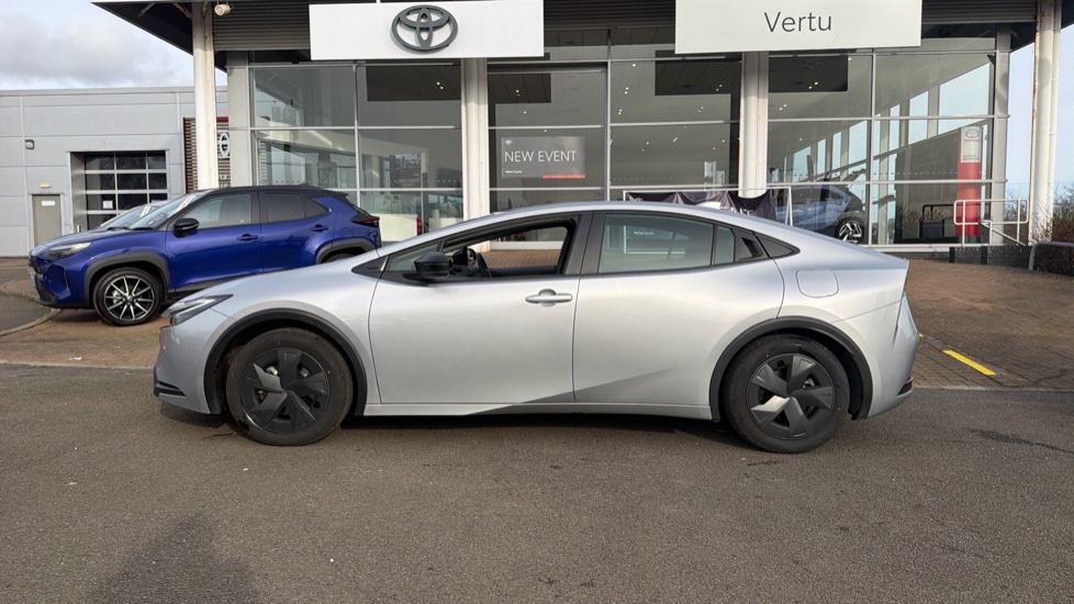 Toyota Prius 2.0 PHEV Design 5dr CVT Hatchback - Image 17