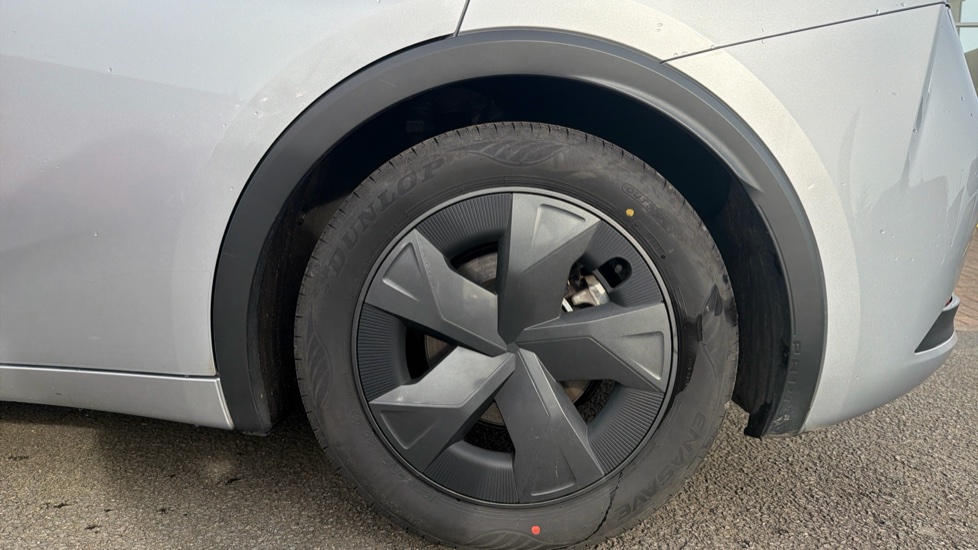 Toyota Prius 2.0 PHEV Design 5dr CVT Hatchback - Image 18