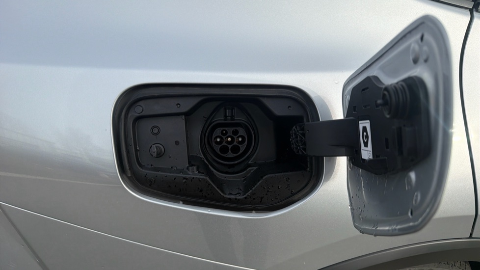 Toyota Prius 2.0 PHEV Design 5dr CVT Hatchback - Image 20