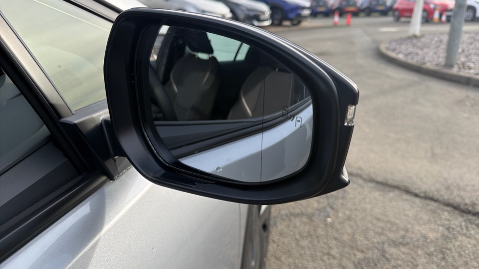 Toyota Prius 2.0 PHEV Design 5dr CVT Hatchback - Image 38